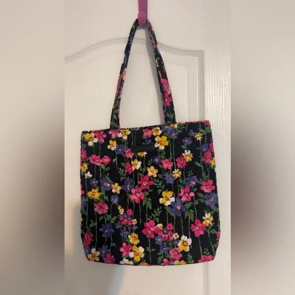 ๐ค๐๐๐๐Beautiful Brand New Vera Bradley tote bag - Picture 4 of 8